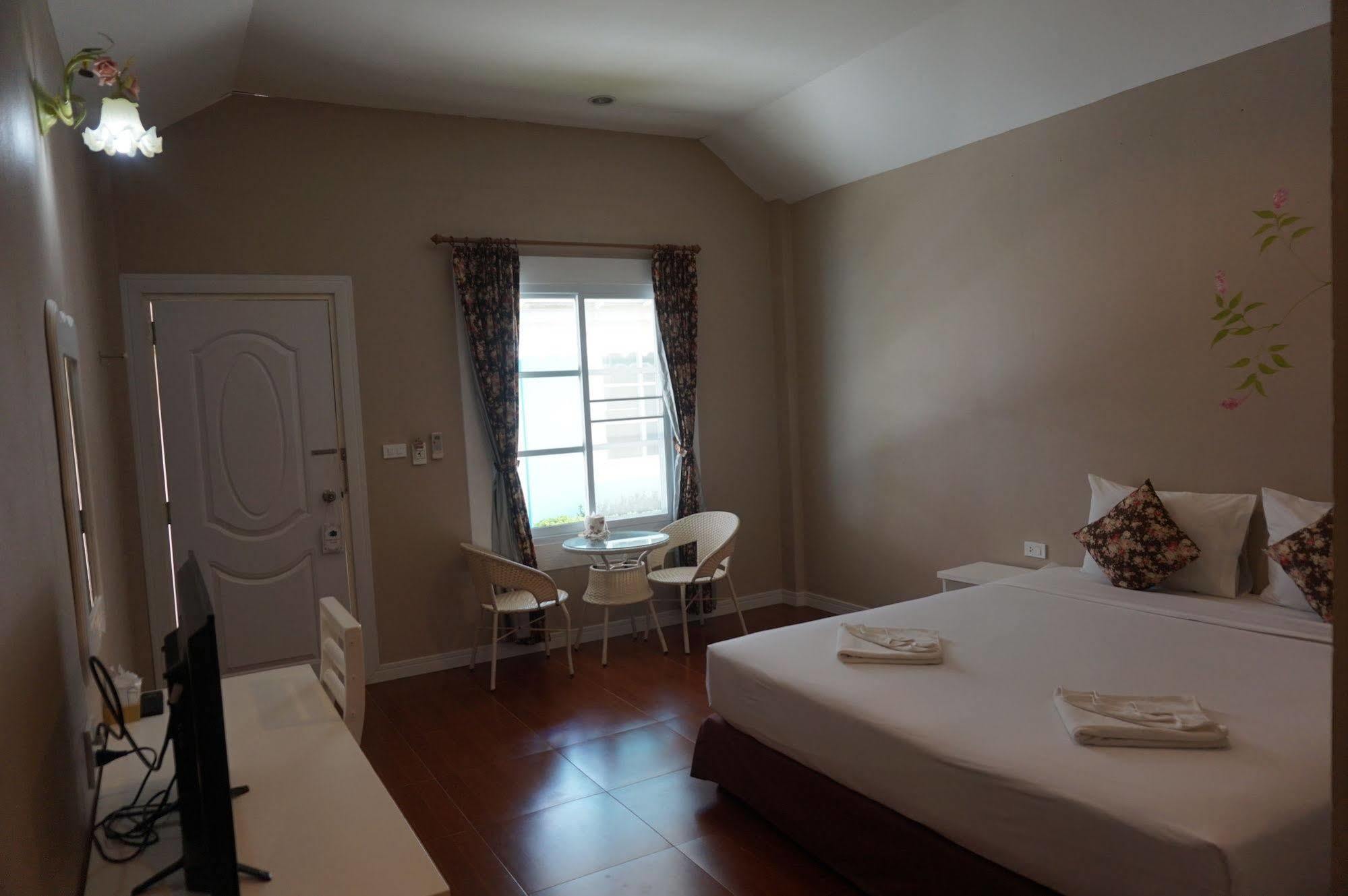 Color Ville Hotel Sha Certified Sakon Nakhon Exterior photo