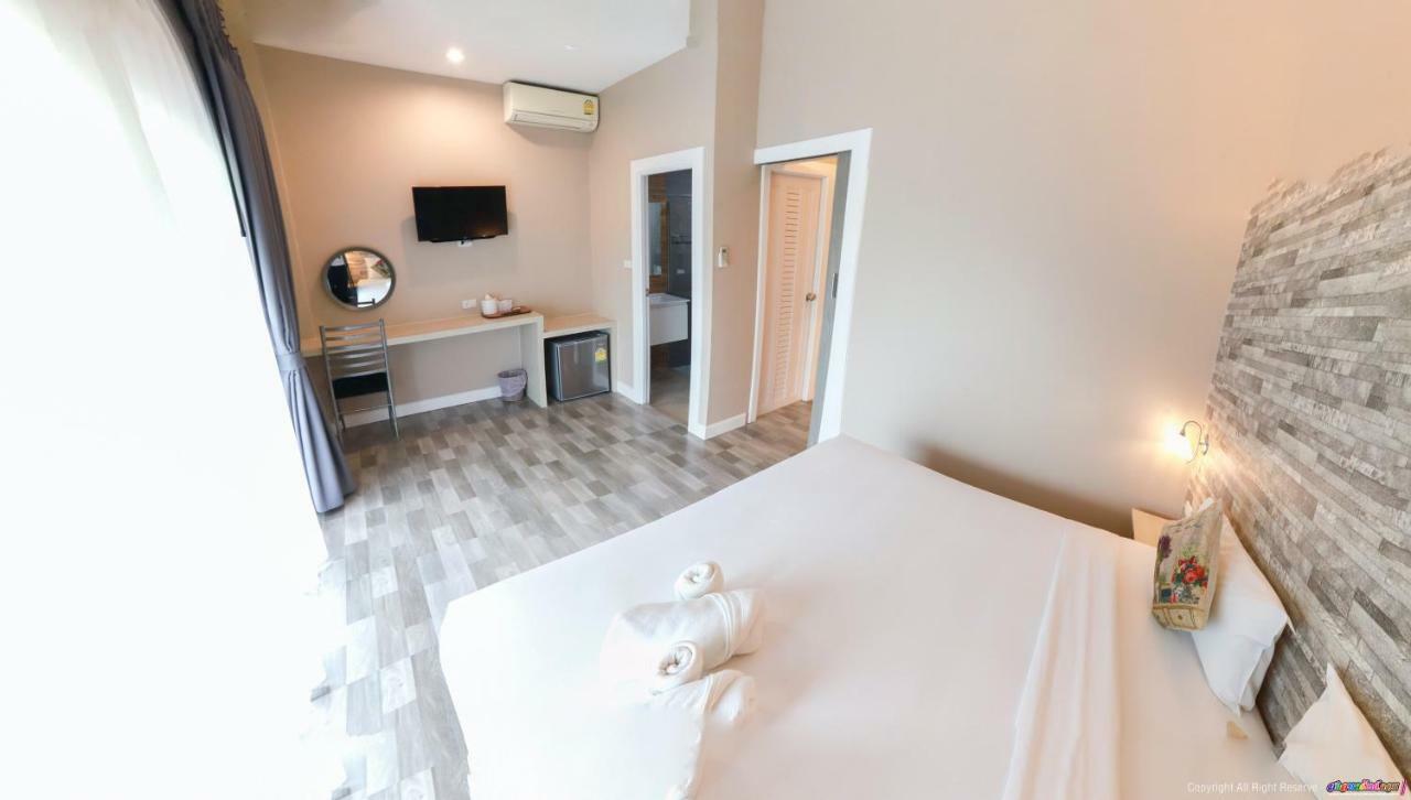 Color Ville Hotel Sha Certified Sakon Nakhon Exterior photo